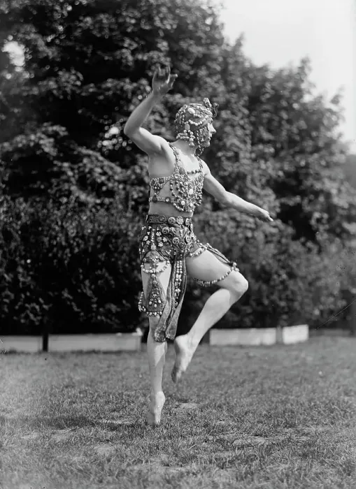 Framed Print : Serge, Dancer at Sylvan Theatre, 1917. Creator: Harris & Ewing. Serge, Dancer at Sylvan Theatre, 1917. Creator: Harris & Ewing Framed Print : Serge, Dancer at Sylvan Theatre, 1917. Creator: Harris & Ewing. Serge, Dancer at Sylvan Theatre, 1917. Creator: Harris & Ewing