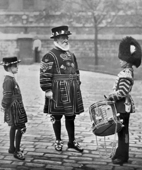 Framed Print : Sergeant-Major Patrick Penrose, the Yeoman Porter, London, 1896. Artist: Gregory & Co Framed Print : Sergeant-Major Patrick Penrose, the Yeoman Porter, London, 1896. Artist: Gregory & Co