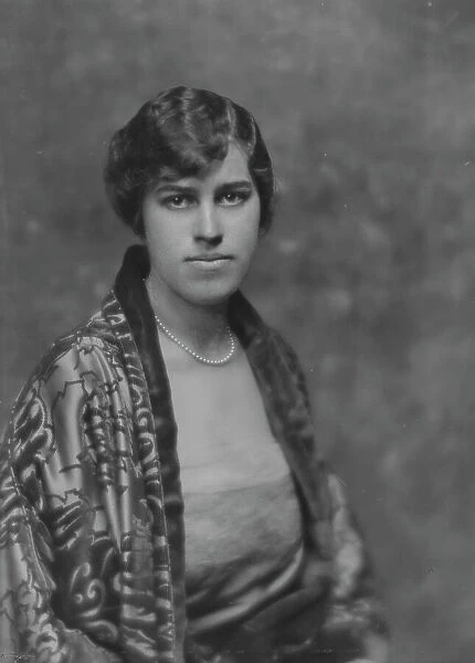 Seton, H. Miss, portrait photograph, 1916 Mar. 24. Creator: Arnold Genthe