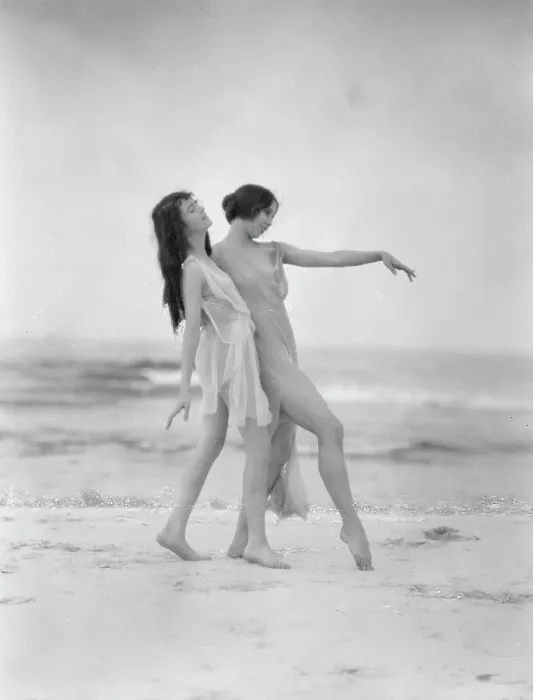 Framed Print : Severn, Margaret, Miss, and an unidentified dancer, 1923 Creator: Arnold Genthe Framed Print : Severn, Margaret, Miss, and an unidentified dancer, 1923 Creator: Arnold Genthe