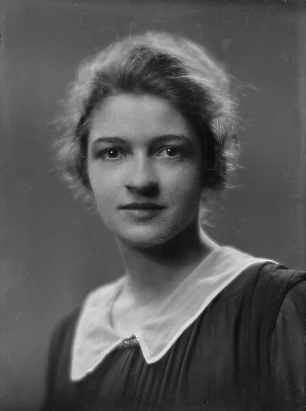 Seymour, Ruth, Miss, portrait photograph, 1917 Apr. 2. Creator: Arnold Genthe