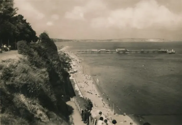 Framed Print : Shanklin, I. W. from Appley Steps, c1920. Creator: Unknown Framed Print : Shanklin, I. W. from Appley Steps, c1920. Creator: Unknown