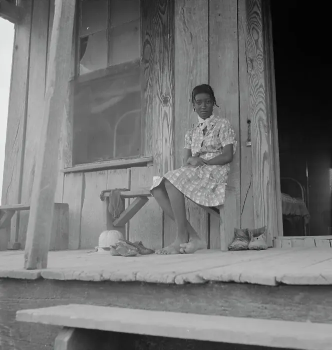 Framed Print : Sharecropper child near Clarksdale, Mississippi, 1937. Creator: Dorothea Lange Framed Print : Sharecropper child near Clarksdale, Mississippi, 1937. Creator: Dorothea Lange