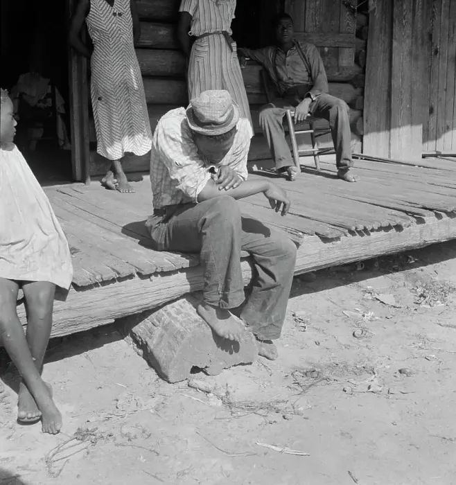 Framed Print : The sharecropper harvest is over in tobacco, near Tifton, Georgia, 1938. Creator: Dorothea Lange Framed Print : The sharecropper harvest is over in tobacco, near Tifton, Georgia, 1938. Creator: Dorothea Lange