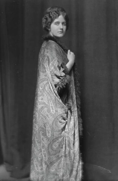 Sharpsten, Helen, Miss, portrait photograph, 1912 Apr. 24. Creator: Arnold Genthe