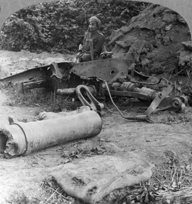 Framed Print : Shattered remains of a luckless howitzer blown up by a direct German hit, World War I, c1914-c1918. Artist: Realistic Travels Publishers Framed Print : Shattered remains of a luckless howitzer blown up by a direct German hit, World War I, c1914-c1918. Artist: Realistic Travels Publishers