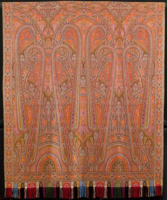 Framed Print : Shawl, Norwich, Late 19th century. Creator: Clabburn, Sons and Crisp Framed Print : Shawl, Norwich, Late 19th century. Creator: Clabburn, Sons and Crisp