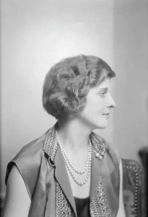 Framed Print : Shewan, Edwin A. Mrs. portrait photograph, 1924 Creator: Arnold Genthe Framed Print : Shewan, Edwin A. Mrs. portrait photograph, 1924 Creator: Arnold Genthe