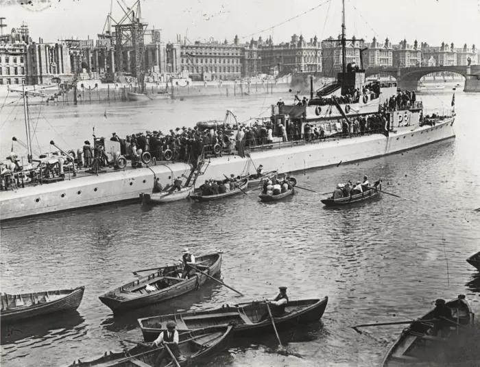 Framed Print : Ship and boats on the River Thames, London, c1913 Framed Print : Ship and boats on the River Thames, London, c1913