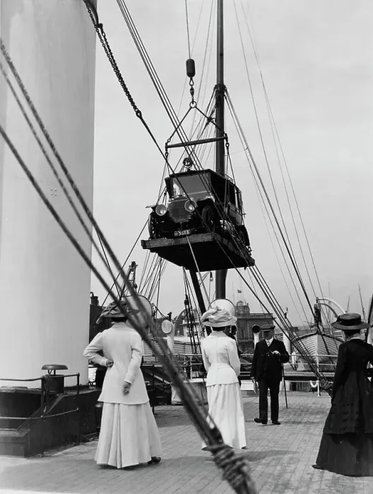 Framed Print : Shipping a car onto the Queen, 1909 Framed Print : Shipping a car onto the Queen, 1909
