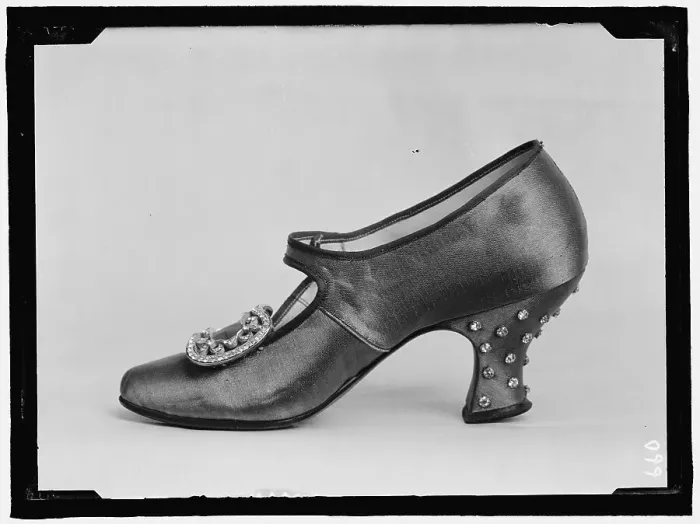 Framed Print : Shoe, between 1909 and 1914. Creator: Harris & Ewing. Shoe, between 1909 and 1914. Creator: Harris & Ewing