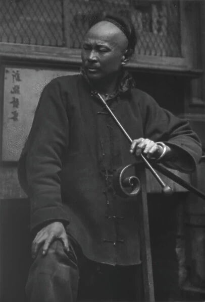 The shoe maker, Chinatown, San Francisco, between 1896 and 1906. Creator: Arnold Genthe