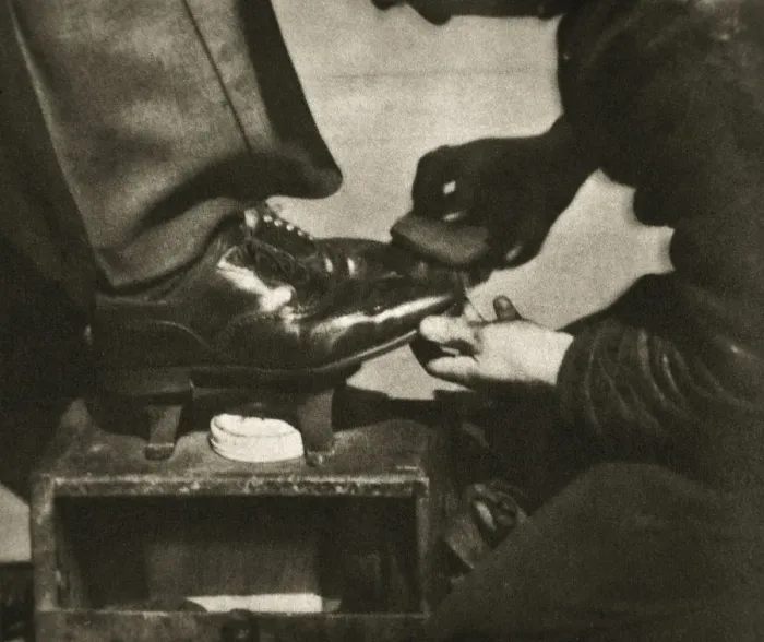 Framed Print : Shoeshine, New York, USA, mid 1930s Framed Print : Shoeshine, New York, USA, mid 1930s