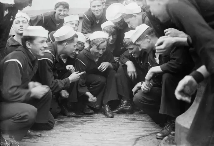 Framed Print : Shooting craps on NEW YORK, between c1910 and c1915. Creator: Bain News Service Framed Print : Shooting craps on NEW YORK, between c1910 and c1915. Creator: Bain News Service