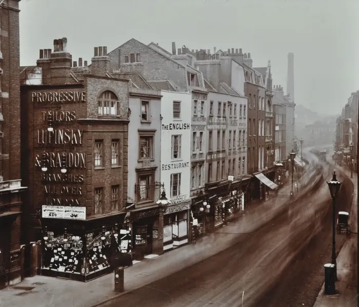 Framed Print : Shops on Bishopsgate, London, October 1909 Framed Print : Shops on Bishopsgate, London, October 1909