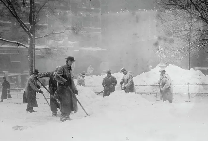 Framed Print : Shovelling snow in City Hall Park, New York, 1910. Creator: Bain News Service