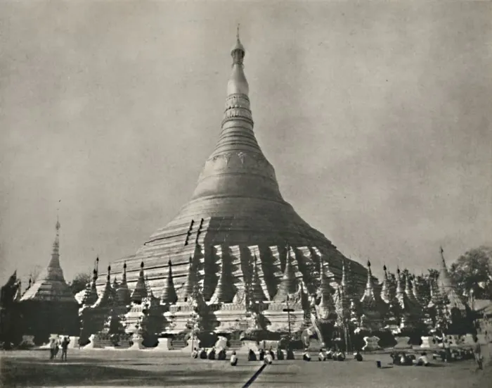 Framed Print : Shwe Dagon Pagoda, Rangoon, 1900. Creator: Unknown Framed Print : Shwe Dagon Pagoda, Rangoon, 1900. Creator: Unknown