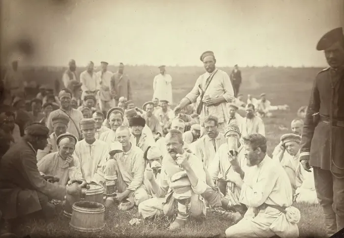 Framed Print : Siberian convicts taking lunch by the roadside (common criminals), between 1885 and 1886. Creator: Unknown Framed Print : Siberian convicts taking lunch by the roadside (common criminals), between 1885 and 1886. Creator: Unknown