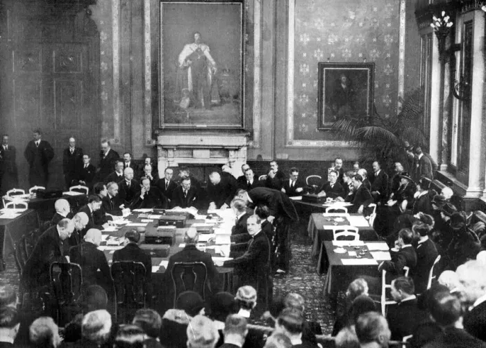 Framed Print : Signing the Locarno Treaties at the British Foreign Office, London, 1925 (1926) Framed Print : Signing the Locarno Treaties at the British Foreign Office, London, 1925 (1926)