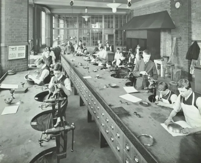 Framed Print : The Silversmiths Room, Central School of Arts and Crafts, Camden, London, 1911 Framed Print : The Silversmiths Room, Central School of Arts and Crafts, Camden, London, 1911