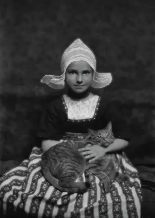 Framed Print : Silvester child with Buzzer the cat, portrait photograph, 1913 Mar. 3. Creator: Arnold Genthe Framed Print : Silvester child with Buzzer the cat, portrait photograph, 1913 Mar. 3. Creator: Arnold Genthe