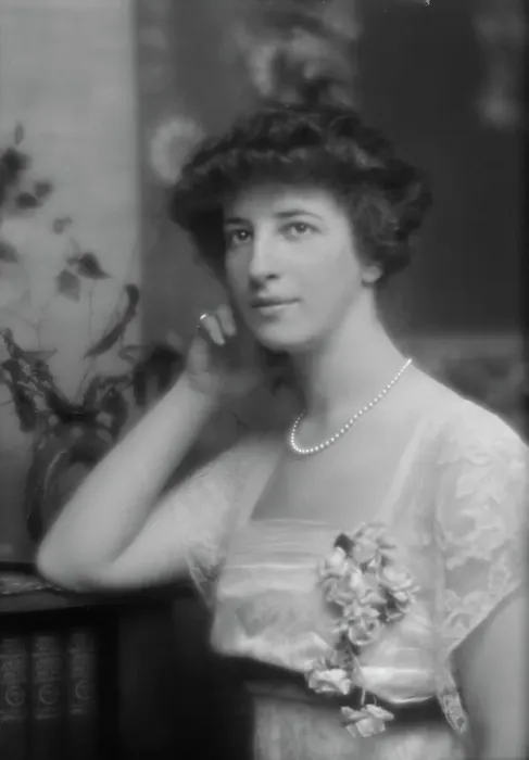 Framed Print : Simon, Beatrice M. portrait photograph, 1912 or 1913. Creator: Arnold Genthe Framed Print : Simon, Beatrice M. portrait photograph, 1912 or 1913. Creator: Arnold Genthe