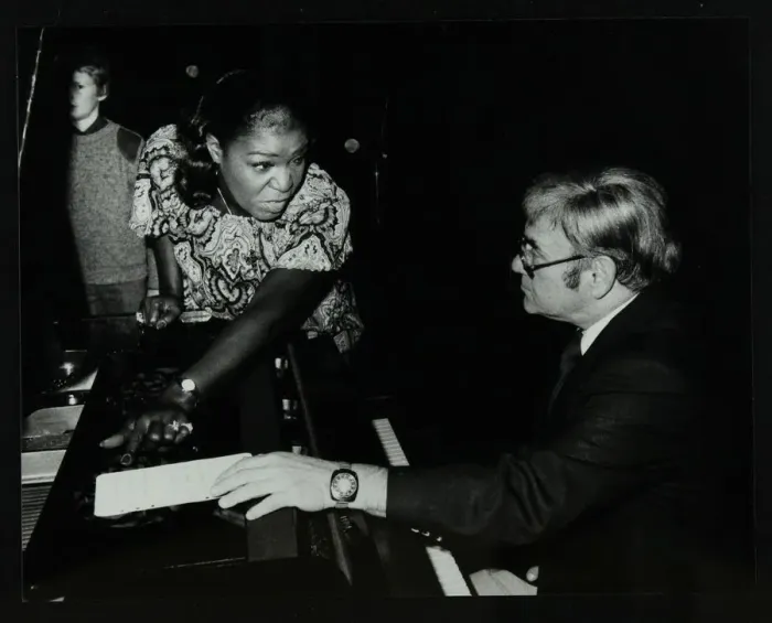 Framed Print : Singer Carrie Smith with her pianist Lou Stein, Forum Theatre, Hatfield, Hertfordshire, 1978 Framed Print : Singer Carrie Smith with her pianist Lou Stein, Forum Theatre, Hatfield, Hertfordshire, 1978