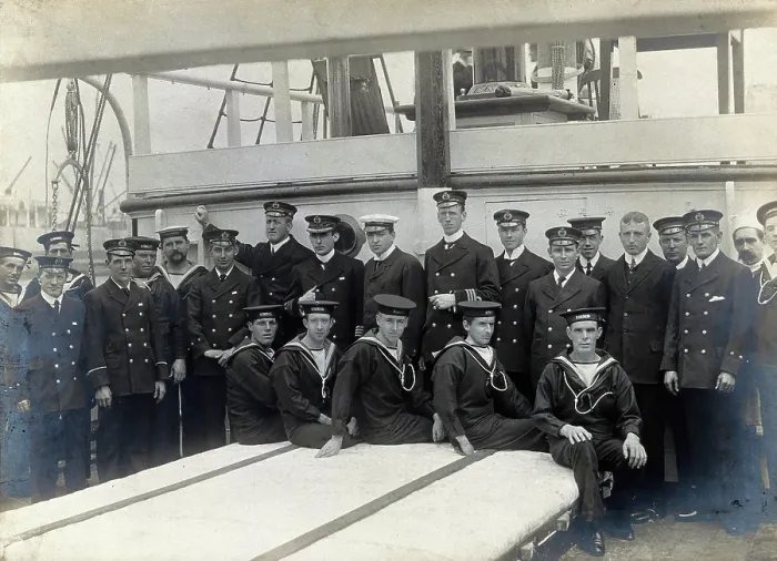 Framed Print : Sir Ernest Shackleton's officers and crew on the deck of the Nimrod: expedition to... 1907 Framed Print : Sir Ernest Shackleton's officers and crew on the deck of the Nimrod: expedition to... 1907
