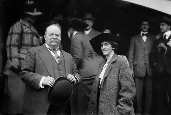 Framed Print : Sir Geo. Reid - Mrs. Oliver T. Johnston, between c1910 and c1915. Creator: Bain News Service Framed Print : Sir Geo. Reid - Mrs. Oliver T. Johnston, between c1910 and c1915. Creator: Bain News Service