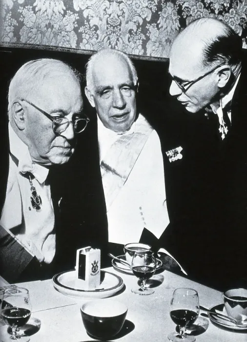 Framed Print : Sir Henry Hallett Dale, Niels Bohr and Sir Michael Perrin, 1956. Creator: Unknown Framed Print : Sir Henry Hallett Dale, Niels Bohr and Sir Michael Perrin, 1956. Creator: Unknown