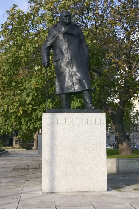 Framed Print : Sir Winston Churchill memorial statue, Parliament Square, London, 2005 Framed Print : Sir Winston Churchill memorial statue, Parliament Square, London, 2005