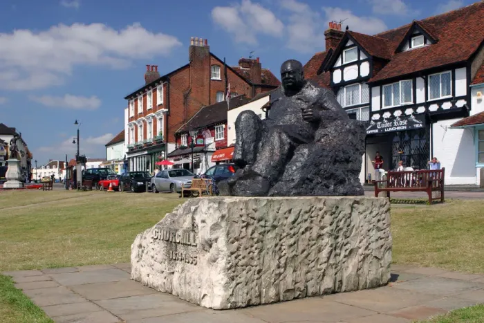 Framed Print : Sir Winston Churchill Statue, Westerham, Kent Framed Print : Sir Winston Churchill Statue, Westerham, Kent