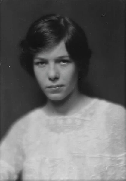 Skinner, Cornelia Otis, Miss, portrait photograph, 1913 Sept. 4. Creator: Arnold Genthe