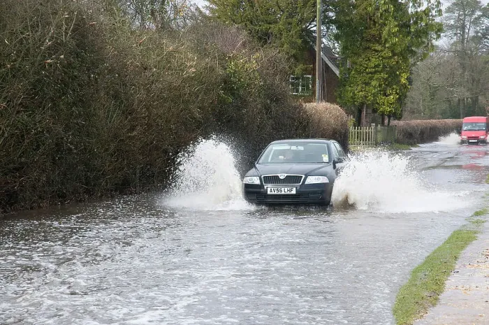 Framed Print : Skoda driving fast through floodwater at Beaulieu 2008 Framed Print : Skoda driving fast through floodwater at Beaulieu 2008