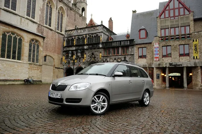 Framed Print : Skoda Fabia Estate 2007. Artist: Simon Clay Framed Print : Skoda Fabia Estate 2007. Artist: Simon Clay