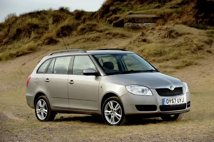 Framed Print : Skoda Fabia Estate 2007. Artist: Simon Clay Framed Print : Skoda Fabia Estate 2007. Artist: Simon Clay