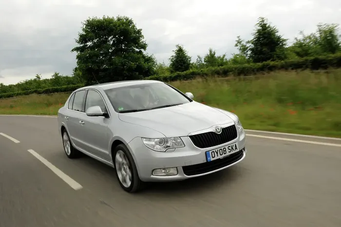 Framed Print : Skoda SUPERB 2008. Artist: Simon Clay Framed Print : Skoda SUPERB 2008. Artist: Simon Clay