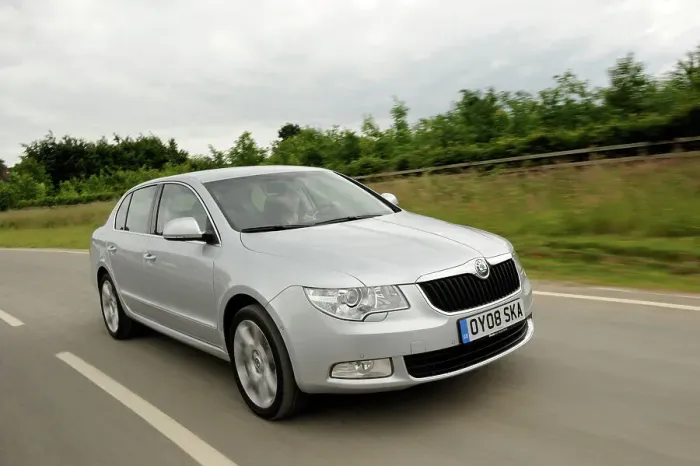 Framed Print : Skoda SUPERB 2008. Artist: Simon Clay Framed Print : Skoda SUPERB 2008. Artist: Simon Clay