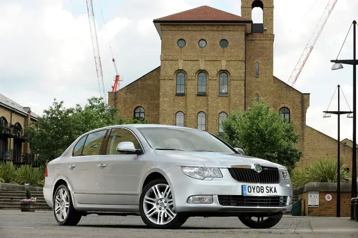 Framed Print : Skoda SUPERB 2008. Artist: Simon Clay Framed Print : Skoda SUPERB 2008. Artist: Simon Clay