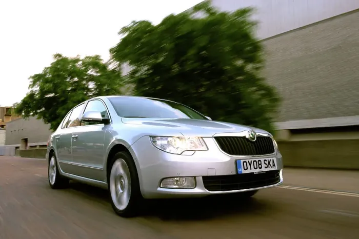 Framed Print : Skoda SUPERB 2008. Artist: Simon Clay Framed Print : Skoda SUPERB 2008. Artist: Simon Clay