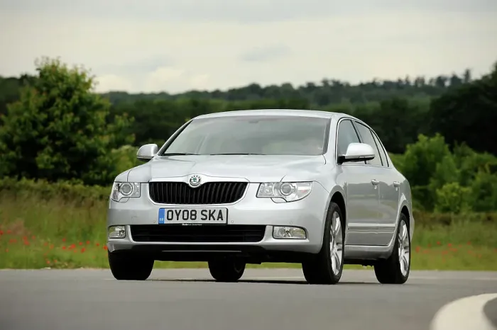 Framed Print : Skoda SUPERB 2008. Artist: Simon Clay Framed Print : Skoda SUPERB 2008. Artist: Simon Clay