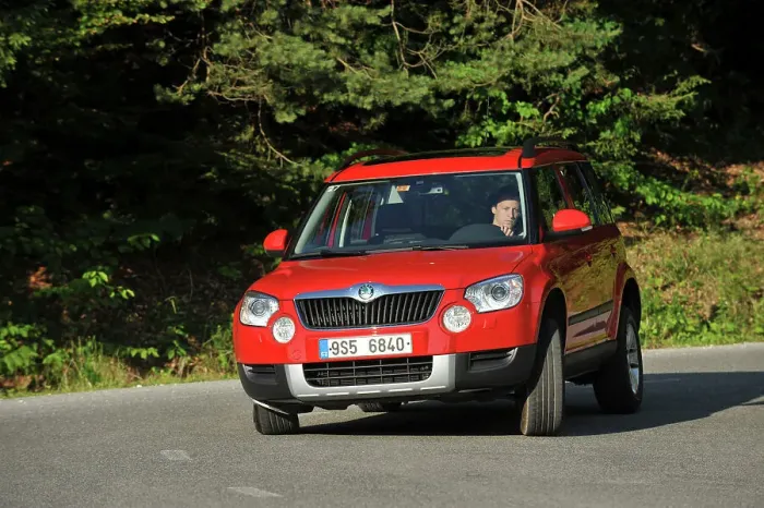 Framed Print : Skoda Yeti 2009. Artist: Simon Clay Framed Print : Skoda Yeti 2009. Artist: Simon Clay