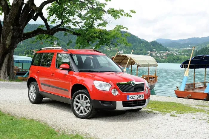 Framed Print : Skoda Yeti 2009. Artist: Simon Clay Framed Print : Skoda Yeti 2009. Artist: Simon Clay