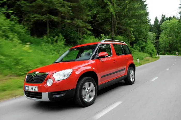 Framed Print : Skoda Yeti 2009. Artist: Simon Clay Framed Print : Skoda Yeti 2009. Artist: Simon Clay