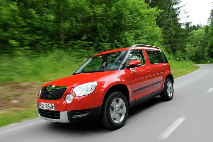 Framed Print : Skoda Yeti 2009. Artist: Simon Clay Framed Print : Skoda Yeti 2009. Artist: Simon Clay