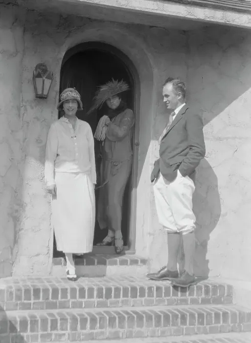 Framed Print : Slater, Mrs. and friends on the steps of a house in Long Beach, 1924 July. Creator: Arnold Genthe Framed Print : Slater, Mrs. and friends on the steps of a house in Long Beach, 1924 July. Creator: Arnold Genthe