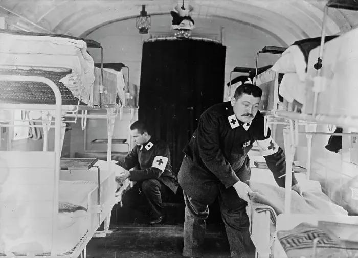 Framed Print : Sleeping room in Kaiserin's Hospital Train, between c1914 and c1915. Creator: Bain News Service Framed Print : Sleeping room in Kaiserin's Hospital Train, between c1914 and c1915. Creator: Bain News Service