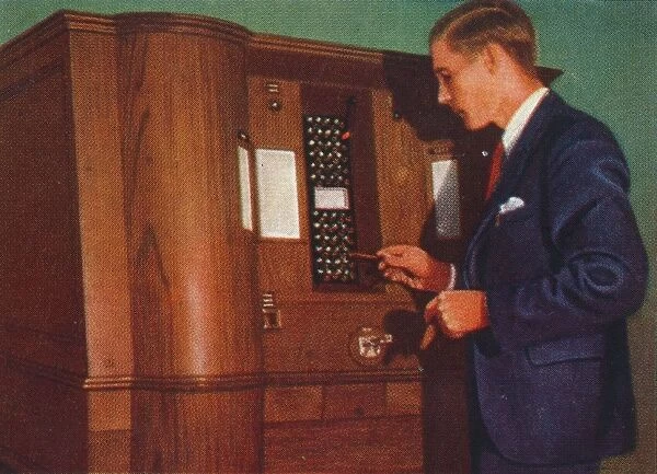 Slot machine that plays bridge, 1938