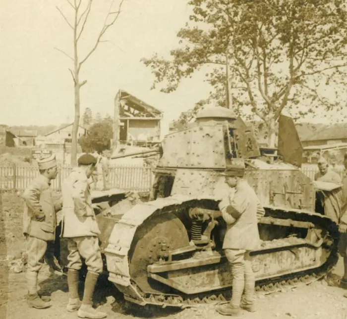 Framed Print : Small Renault tank, c1914-c1918 Framed Print : Small Renault tank, c1914-c1918