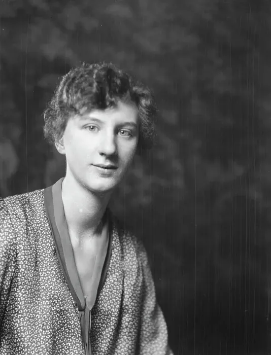 Framed Print : Smith, Isabel, Miss, portrait photograph, 1928 Creator: Arnold Genthe Framed Print : Smith, Isabel, Miss, portrait photograph, 1928 Creator: Arnold Genthe
